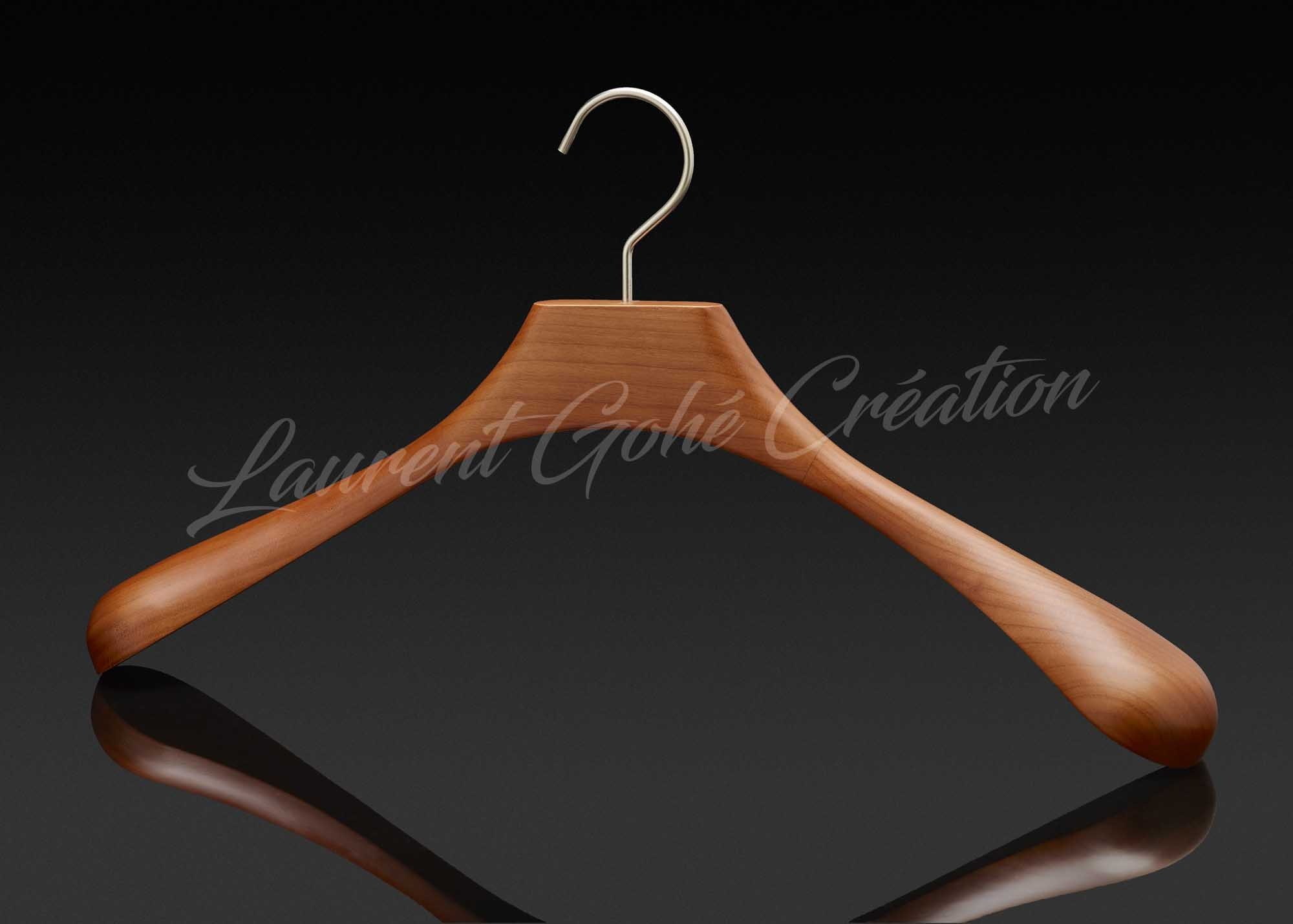 Wooden jacket hangers Authentiques Paris